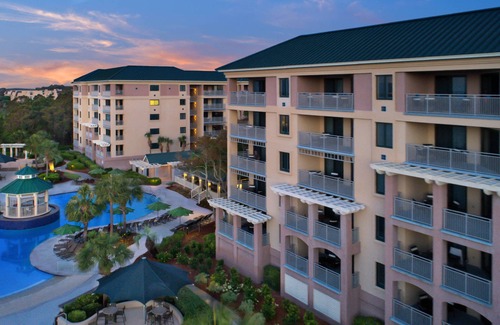 Palmetto Dunes Complejo | Courtyard View - 2 Bedroom - Marriott's Barony Beach Club - Full Resort Access