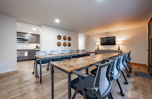 Thayerville Hotel | Cove Creek Lodge: 208 King Room ADA Accessible