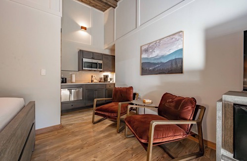 Thayerville Hotel | Cove Creek Lodge 216: Lakeside Double Queen Room