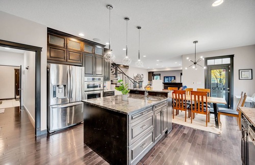 Southeast Edmonton Casa | Cove - Huge Estate! King Beds, Games Room & BBQ