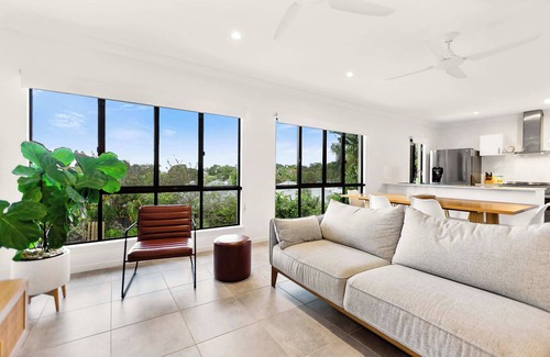 Macalister Range Casa | Cove Retreat - heated Pool, Pet friendly