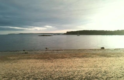 Swans Island Casa | Cove-side Meadow House - Vistas al mar
