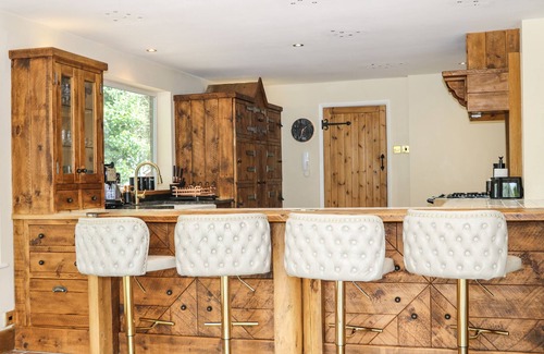 Old Windsor Cabaña | COVENTINA, pet friendly, luxury holiday cottage in Wraysbury