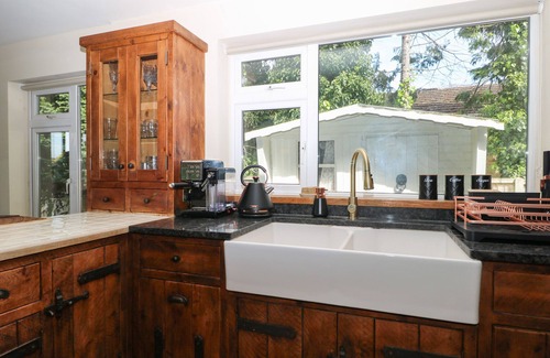 Old Windsor Cabaña | COVENTINA, pet friendly, luxury holiday cottage in Wraysbury