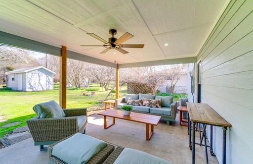 Irving Casa | Covered Patio and Private Yard Dallas Area Home