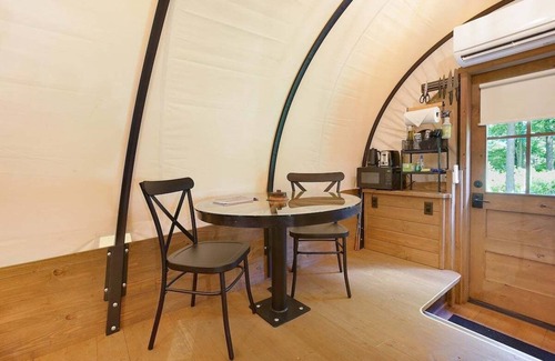 Strasburg Alquiler De RV | Covered Wagon Camping w/ Salt Water Hot Tub