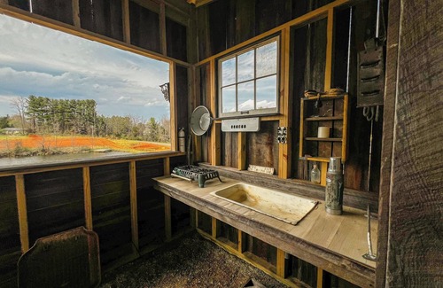 Floyd Alquiler De RV | Covered Wagon Overlooking Pond