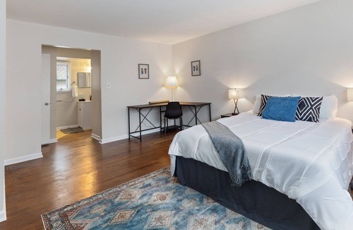 Lake Forest Casa | Coveted Location: Downtown Lake Forest 3/2.5 Duplex, Comfy and roomy convenience