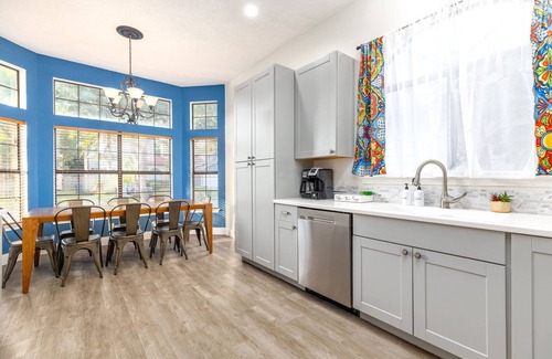 Great Northwest Casa | Cowboy Pool, Gorgeous Patio & Grill - By SeaWorld, Lackland & Six Flags