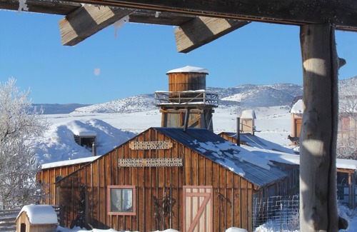 Capulin Cabina | Cowboy Ranch House Cabin