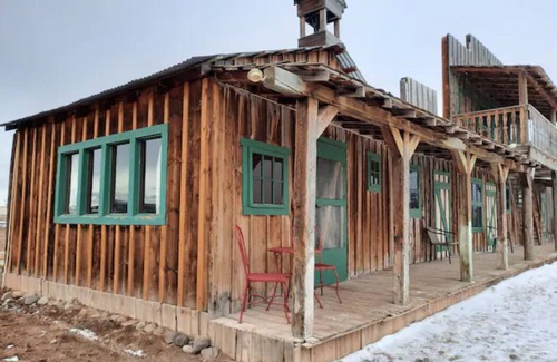 Capulin Casa | Cowboy School House Cabin