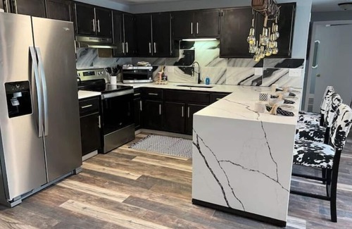 Appleton Apartamento | Cowchella luxury penthouse w/garage & fireplace