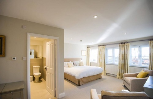 Easebourne Cabina | Cowdray Lodge