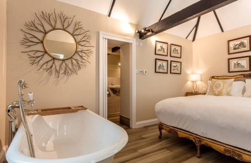 Easebourne Cabina | Cowdray Lodge