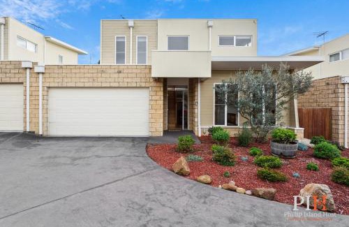 Cowes Casa | Cowes 3Bdr-2Bt Family TownHouse