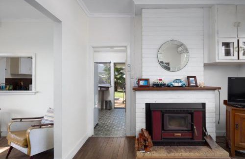 Cowes Casa | Cowes Coastal Retro Cottage