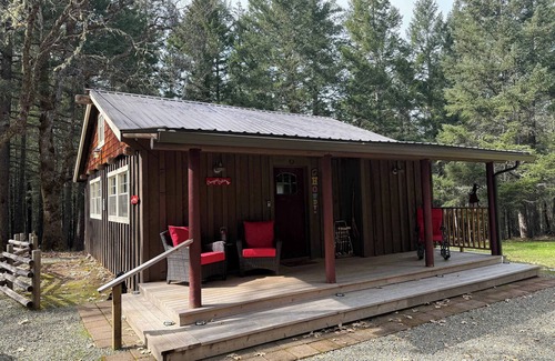 Selma Apartamento | Cowgirl Cabin 2 Queens AC W/D Wi-Fi