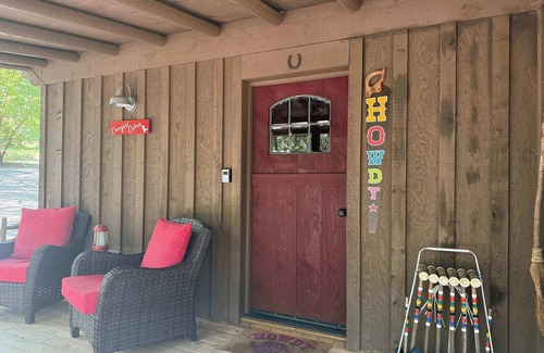 Selma Apartamento | Cowgirl Cabin 2 Queens AC W/D Wi-Fi
