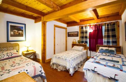 East Hampton Casa | Cowgirl Palace