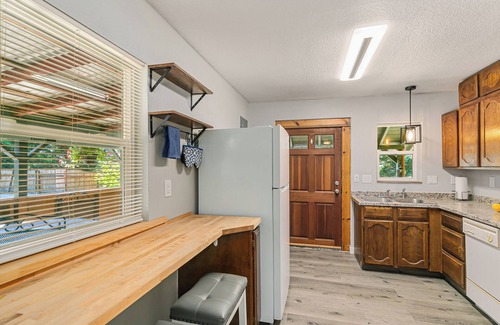 La Center Cabaña | Cowpoke Cottage just 2 miles away from Ilani casino