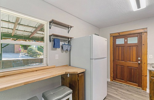 La Center Cabaña | Cowpoke Cottage just 2 miles away from Ilani casino