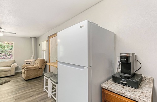 La Center Cabaña | Cowpoke Cottage just 2 miles away from Ilani casino