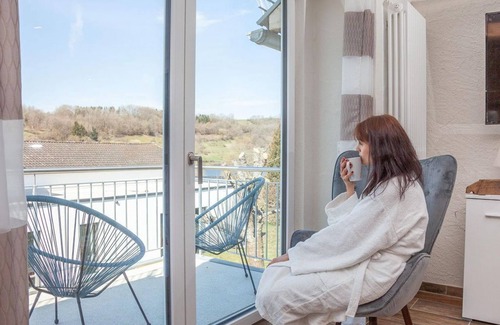 Schalkenmehren Apartamento | Cowshed with terrace and maar view for 1-2 people. - Hof Krebs, apartments