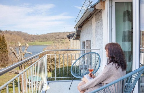 Schalkenmehren Apartamento | Cowshed with terrace and maar view for 1-2 people. - Hof Krebs, apartments