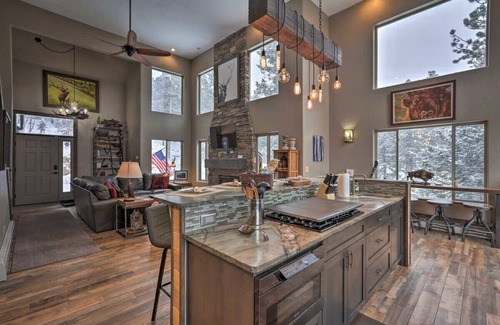 Black Hawk Casa | Coyote Cottage Retreat, Hot Tub, Deck, Mtn Views
