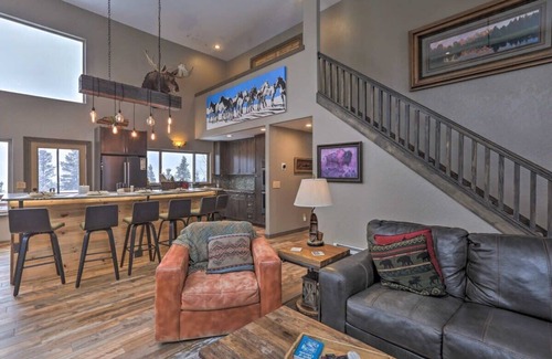 Black Hawk Casa | Coyote Cottage Retreat, Hot Tub, Deck, Mtn Views