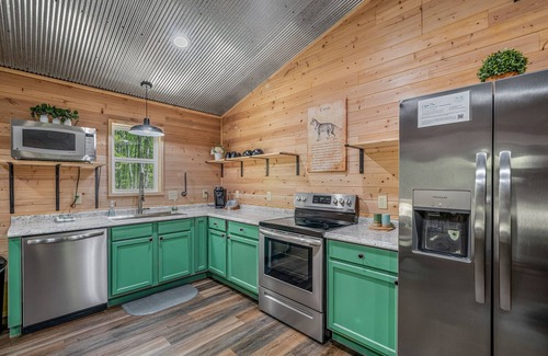 Fort Payne Cabina | Coyote Den-cozy cabin w/hot tub & fire pit