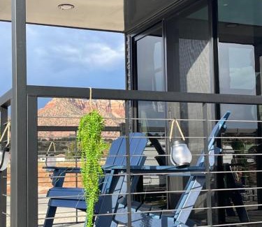 Apple Valley Otro | Coyote Moon Lodge Tiny Home near Zion National Park