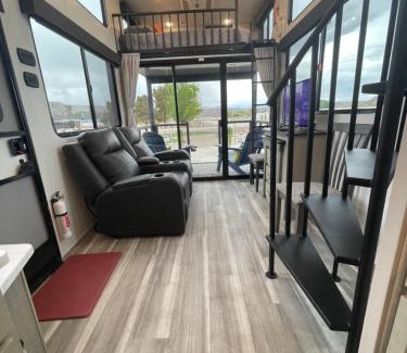 Apple Valley Otro | Coyote Moon Lodge Tiny Home near Zion National Park