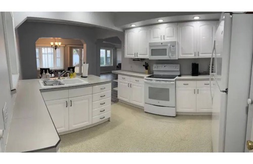 White Lake Cabaña | Cozy 3 bedroom fully furnished lake view house!