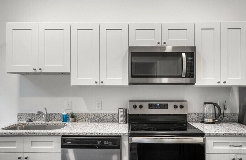Cultural District Condominio | Coze DT 1BD, Walk to Convention Center & Stadiums