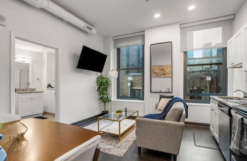 Cultural District Condominio | Coze DT 1BD, Walk to Convention Center & Stadiums