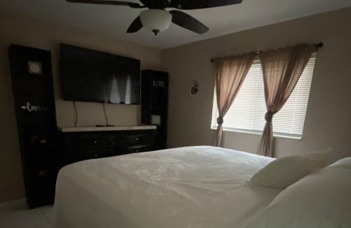 Boulevard Heights Casa | Cozi three bedroom home, family friendly and pet friendly great for vacation.