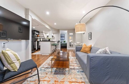 Brantford Casa | Coziest place in town! Wi-Fi + Work station