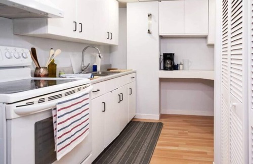 Brantford Casa | Coziest place in town! Wi-Fi + Work station