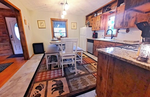 Pineola Cabaña | Coziness located in Linville Land Harbor; lake community in the mountains.