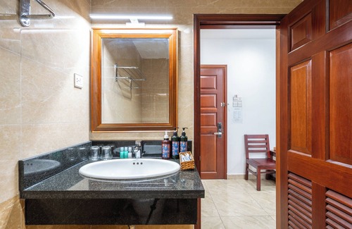 Phu Nhuan Hotel | Cozrum - New Sun Hotel