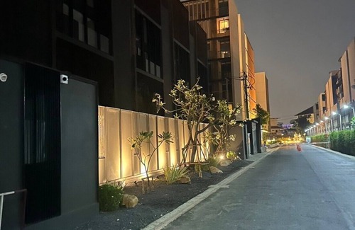 Phlabphla Condominio | Cozy 1-bedroom condo with AC, WiFi in wonderful Town in Town