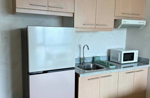Wack-Wack Greenhills Condominio | Cozy 1-BDR condo with AC, Hot Water, and WiFi in Brgy Wack-Wack Greenhills