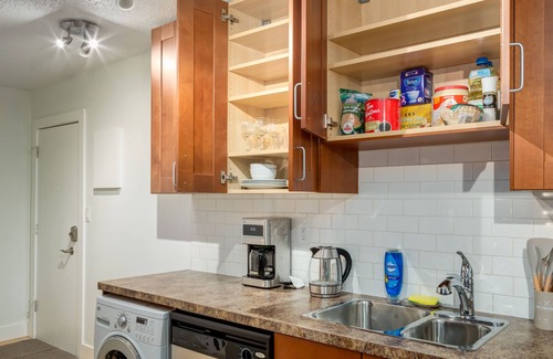 Sunalta Condominio | Cozy 1 BDRM + Near DT Calgary