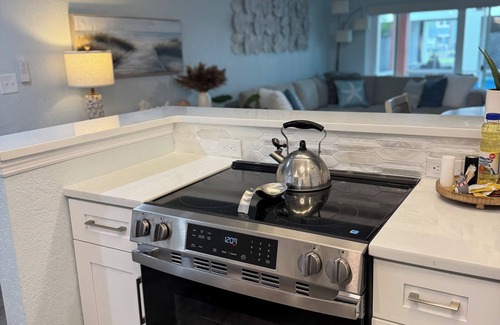 North Redington Beach Condominio | Cozy 1-bedroom condo across street from beach in terrific North Redington Beach