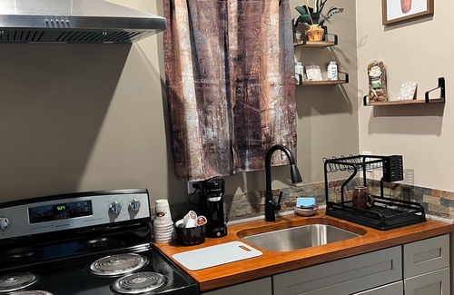 San Diego Casa | Cozy 1-bed, 1-bath, kitchenette Guest House in San Diego.