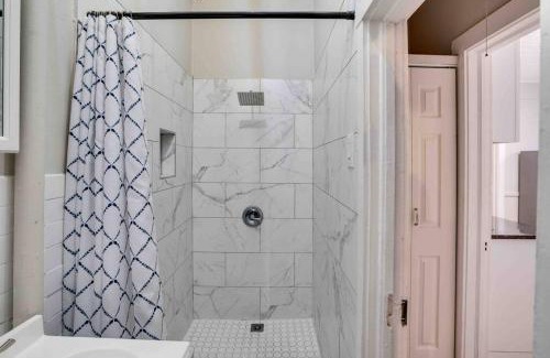 Columbia Apartamento | Cozy 1 Bed Historic Elmwood Park-Centennial House