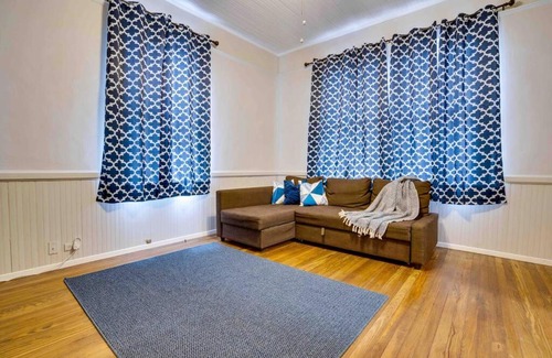 Columbia Apartamento | Cozy 1 Bed Historic Elmwood Park-Centennial House