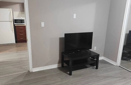 Brampton Apartamento | Cozy 1-bedroom 1 bath basement with WiFi and AC in pleasant Brampton