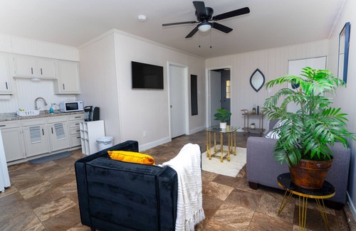 Irving Casa | Cozy 1 bedroom 1 bath, large backyard